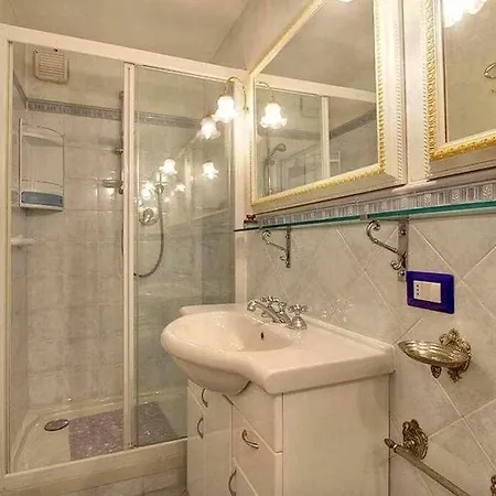 Santa Croce Elegant With Garage Daire