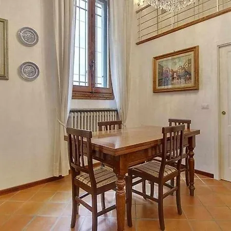 Daire Santa Croce Elegant With Garage Floransa