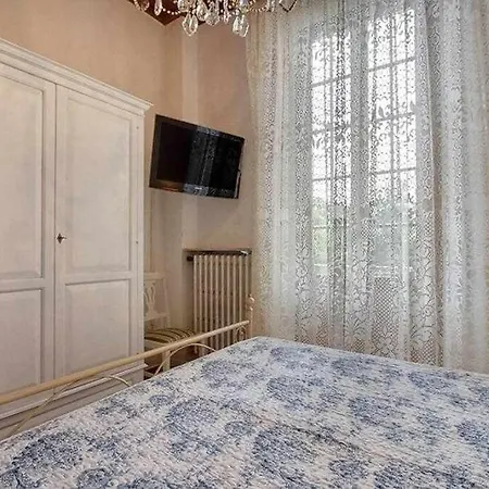 Daire Santa Croce Elegant With Garage Floransa